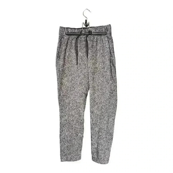 Lululemon On the Fly Pants 28" Full on Luxtreme Black White Jaquard Women's 4 - Picture 1 of 3